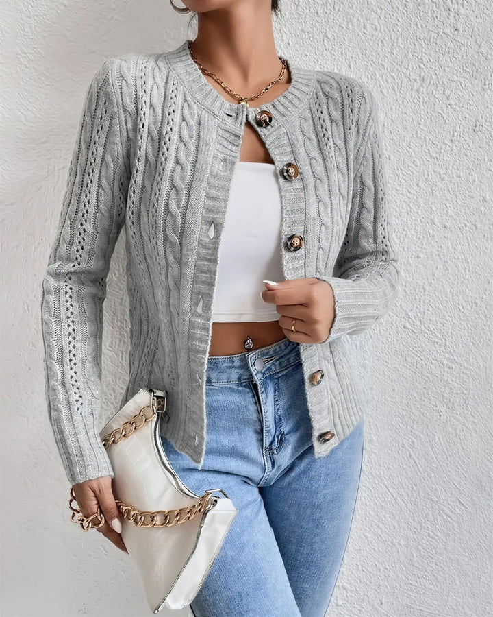 Kabelstrik cardigan med skildpaddeknapper