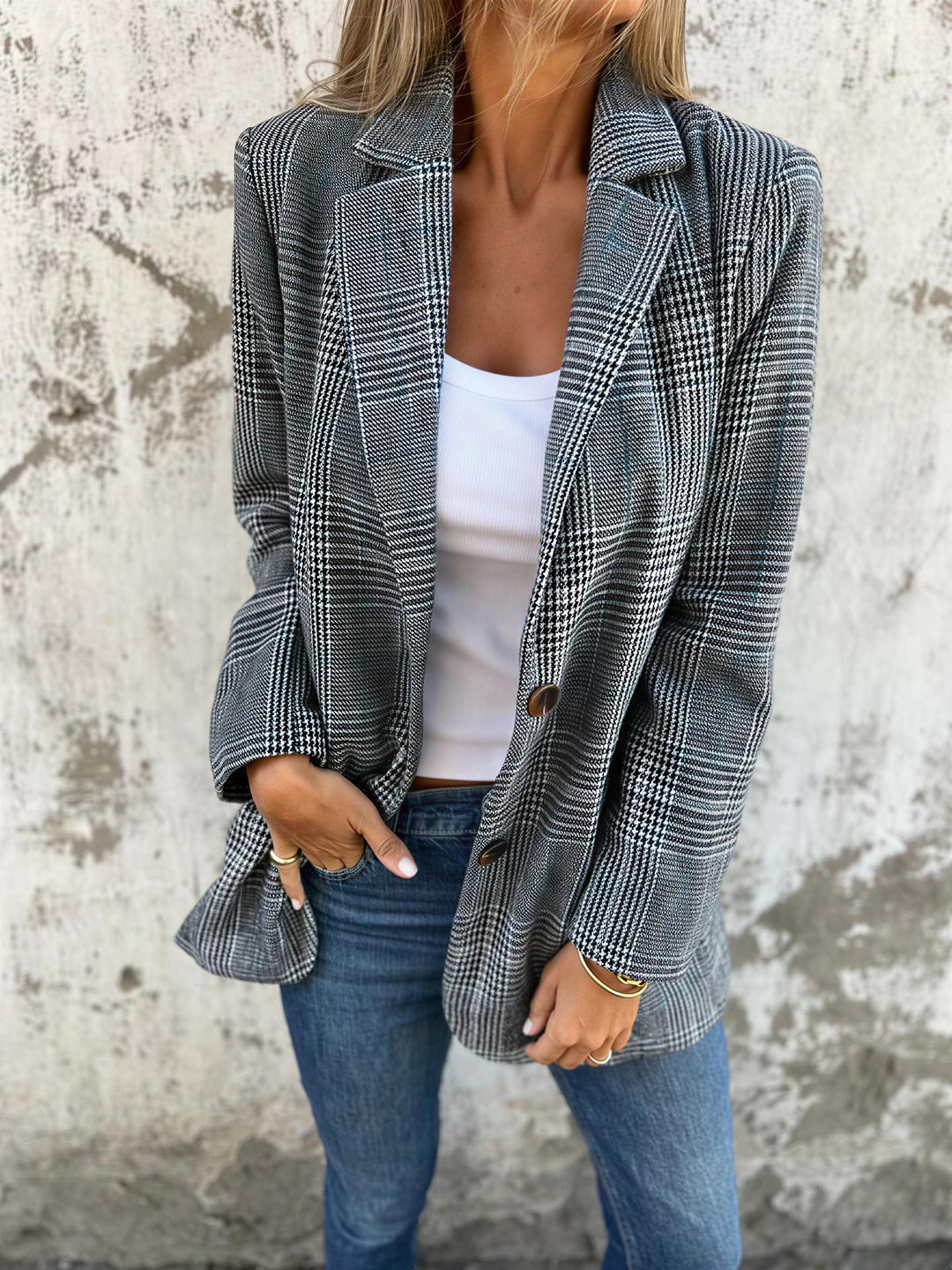 Ternet blazer dame med plaid mønster
