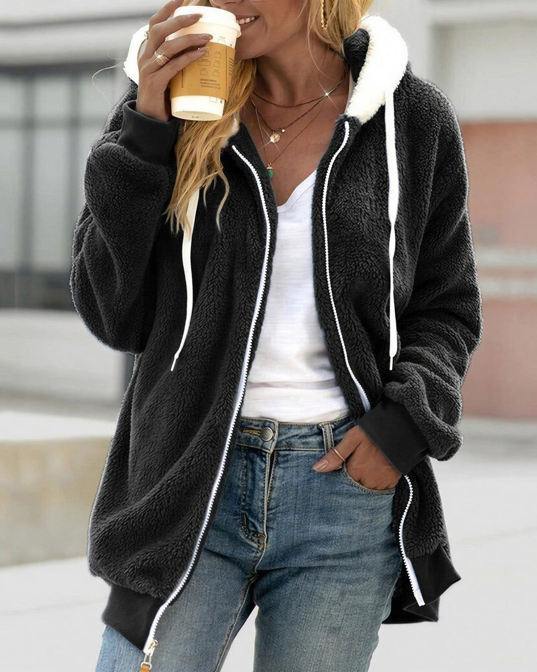 Oversized Sherpa Fleecejakke Dame med Hætte i sort set forfra