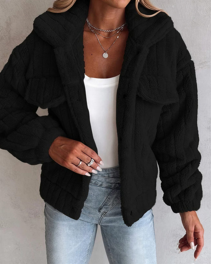 Oversized Teddyjakke Dame med Brystlommer i sort set forfra