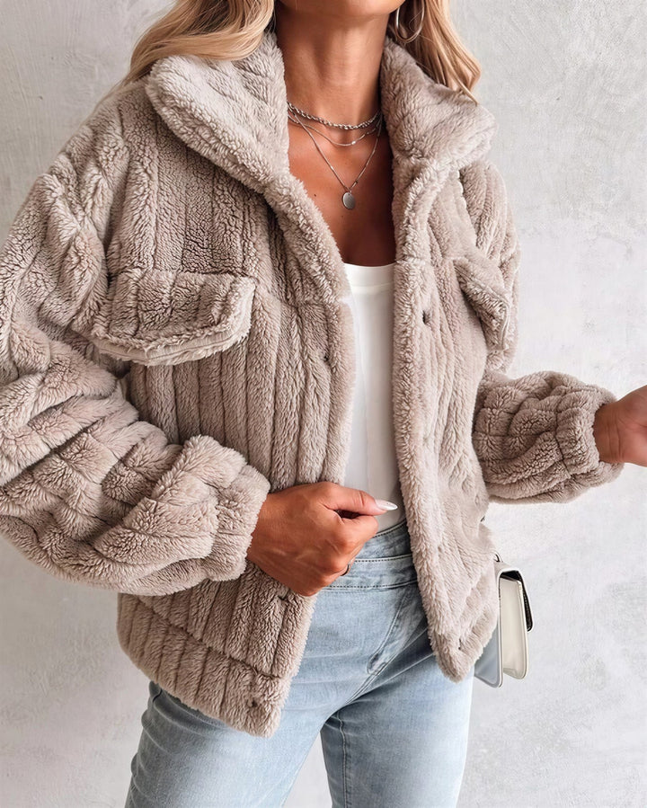 Oversized Teddyjakke Dame med Brystlommer i khaki set forfra
