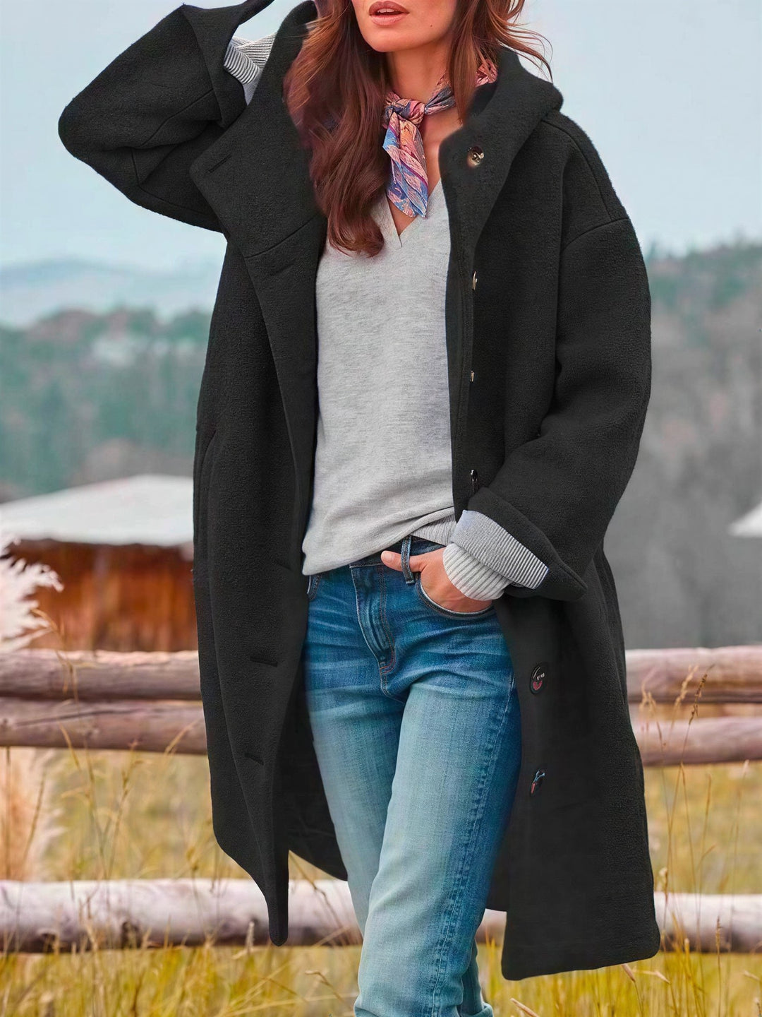 Oversized Teddyfrakke Dame med Hætte og Knapper i sort set forfra