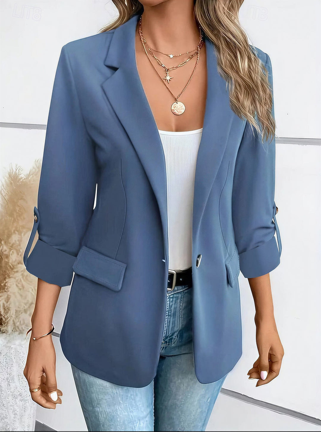 Fitted Blazer Dame med Åben Front og Oprullede Ærmer i blå set forfra