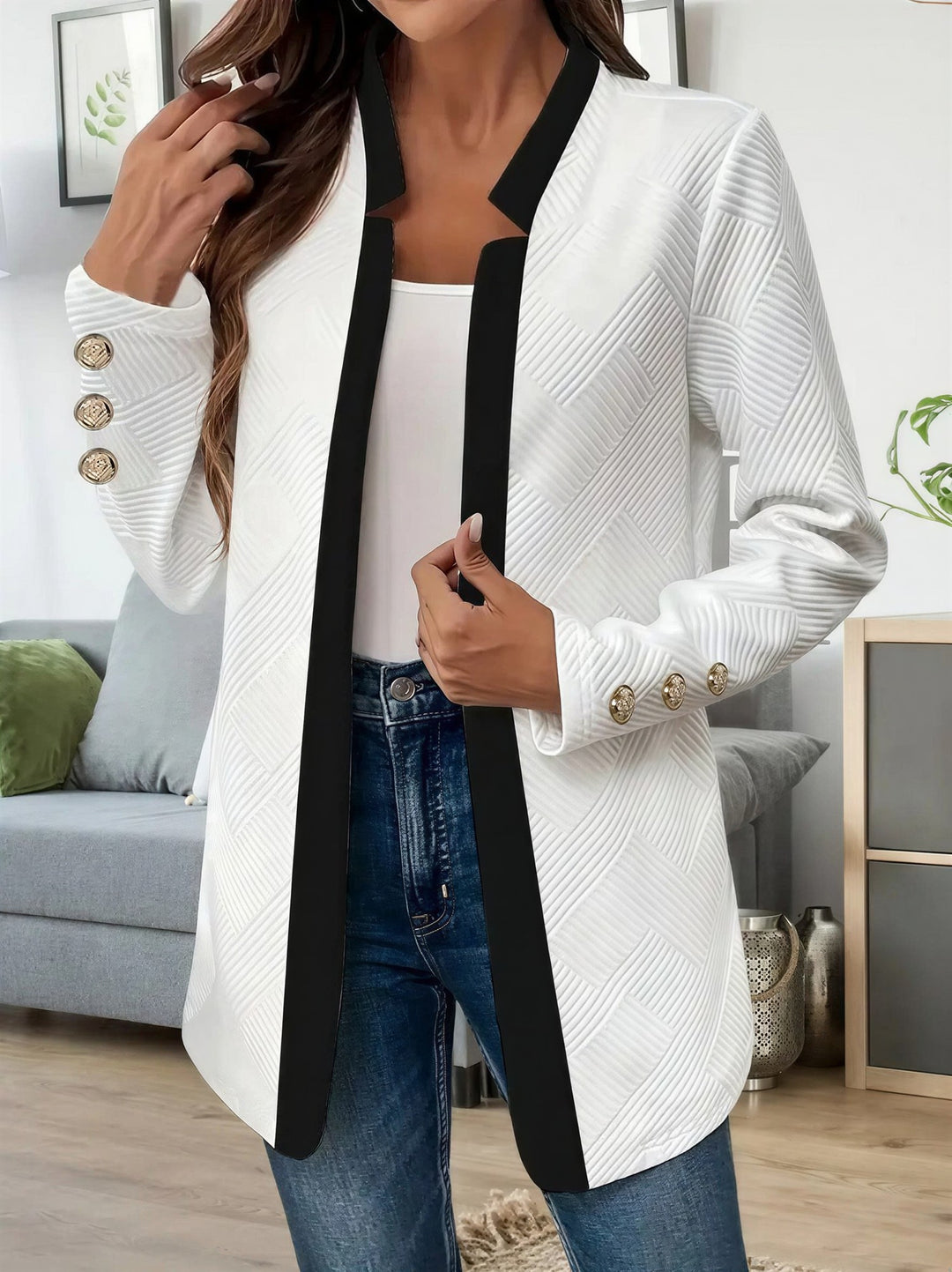 Blazer Dame med Åben Front, Kontrastkant og Guldknapper i hvid set forfra
