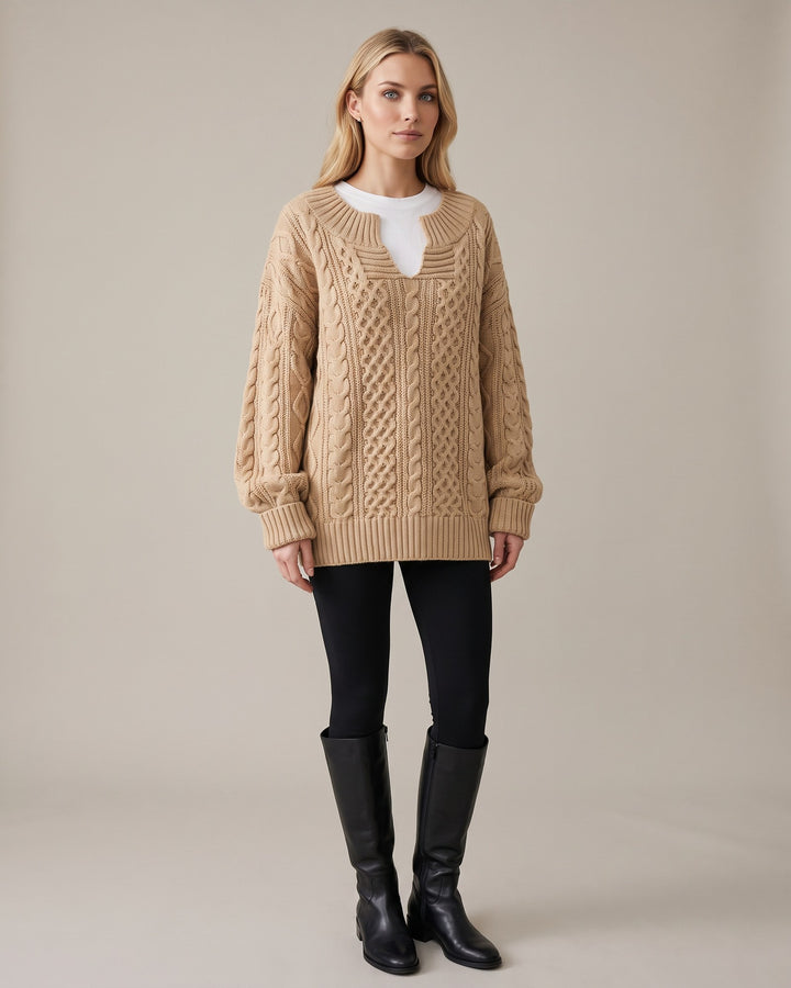 Oversized striktrøje i beige set fra siden