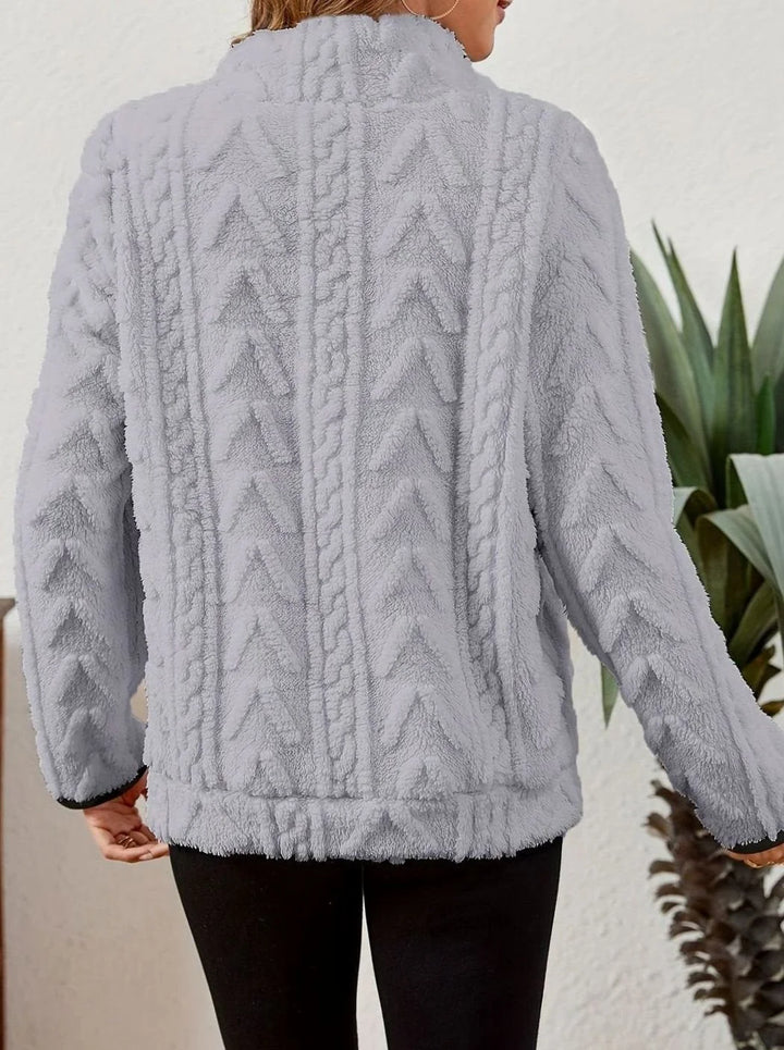 Grå fleecepullover set bagfra
