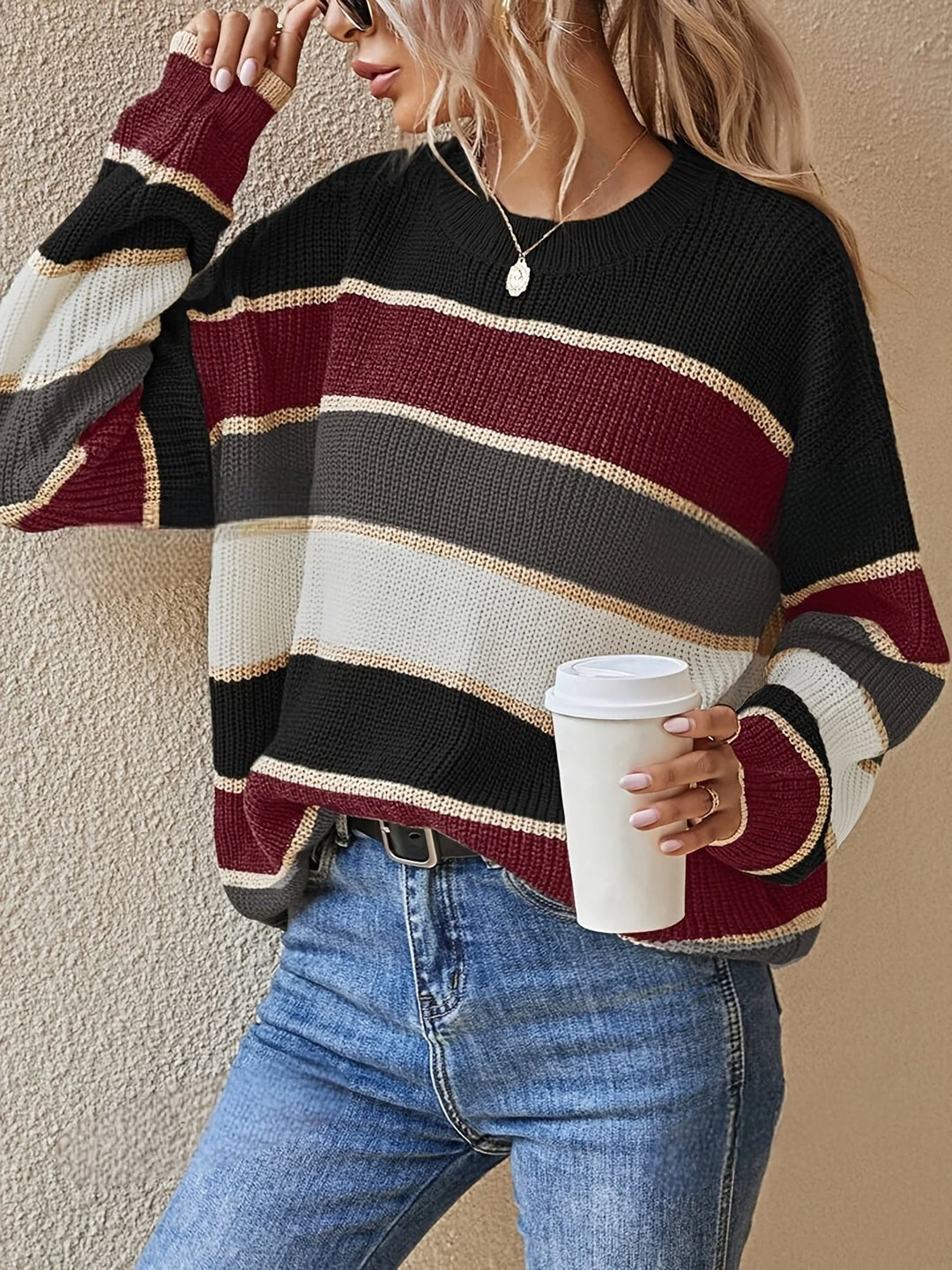 Bordeaux stribet oversized striktrøje set forfra