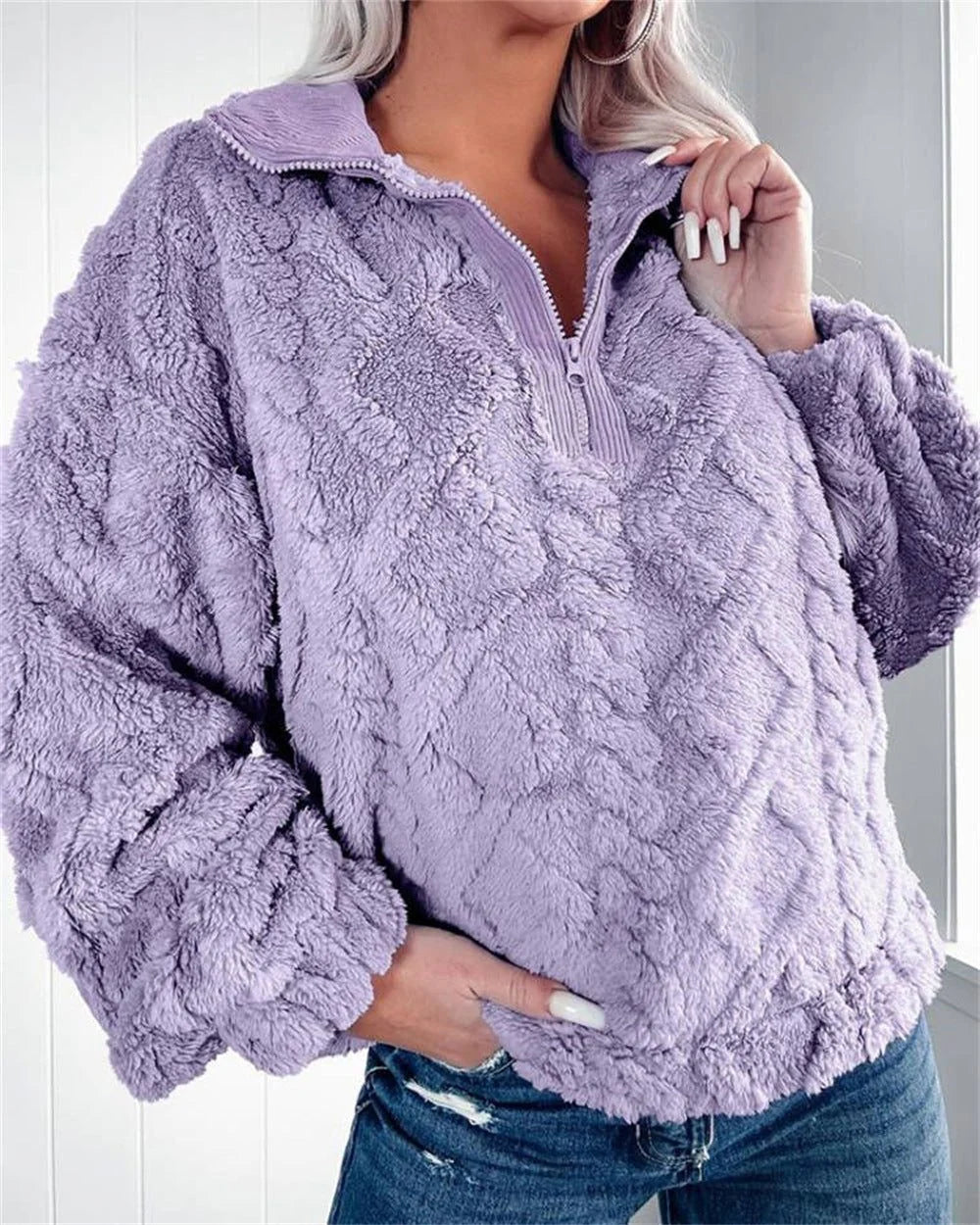Lilla fleecepullover med kvart lynlås set forfra