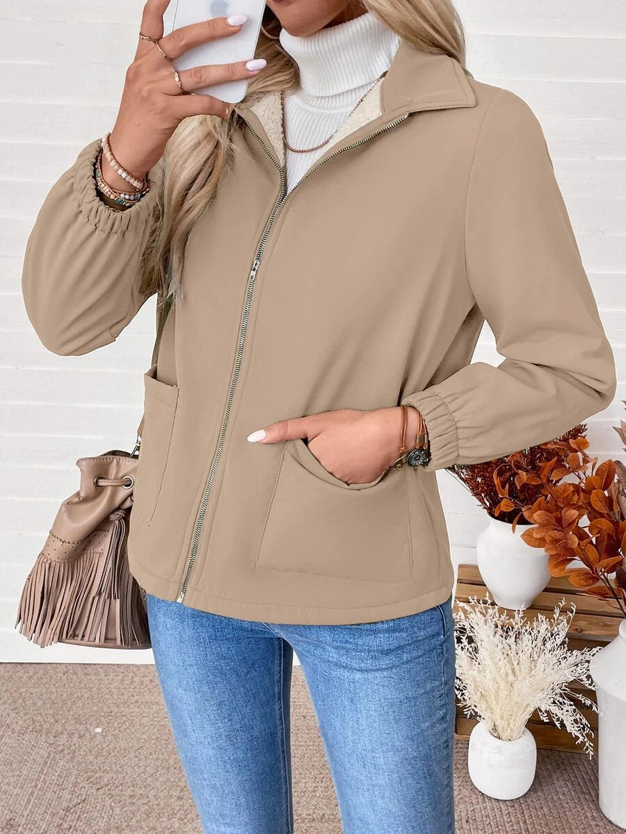 Fleeceforet Jakke Dame med Lynlås og Elastiske Manchetter i khaki set fra siden