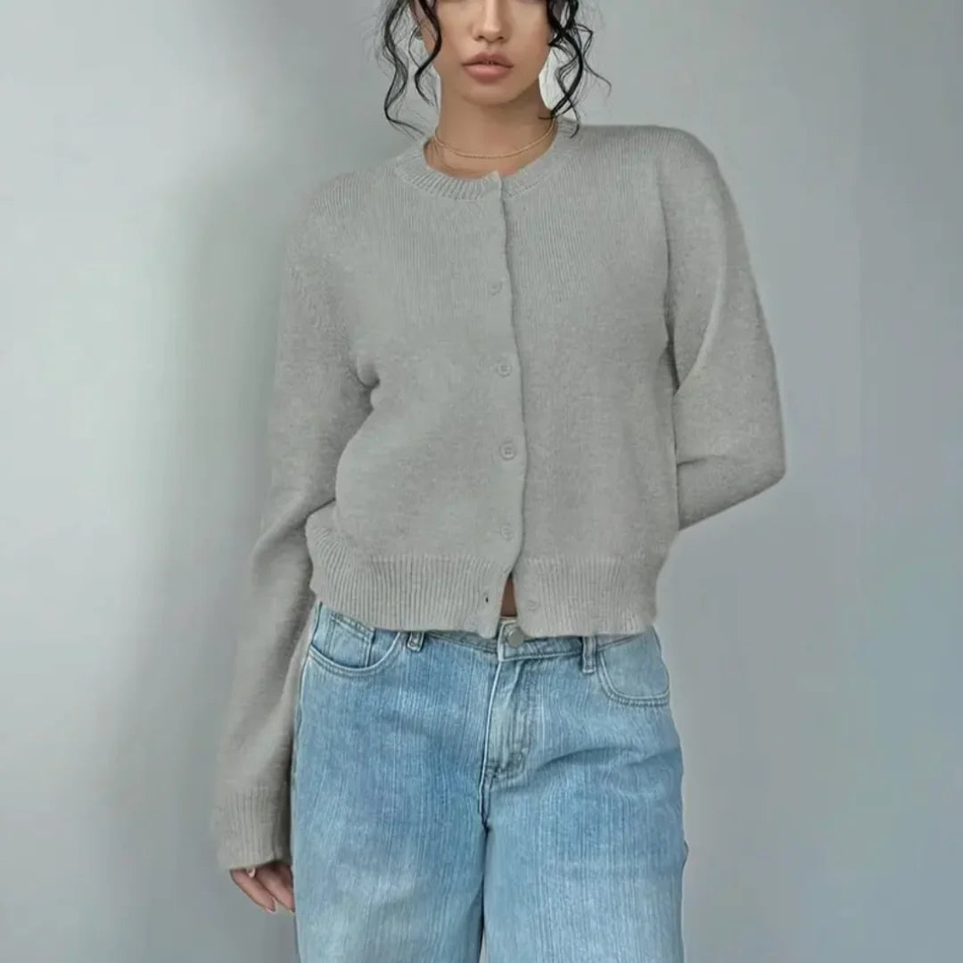 Kort cardigan i grå set fra siden