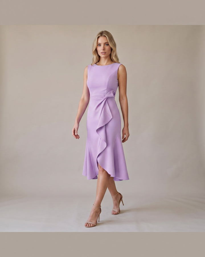 Model i Draperet Asymmetrisk Midikjole - Elegant Look - Violet