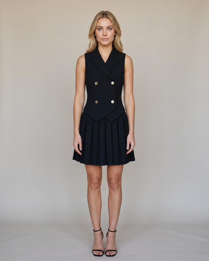 Model i sort Kimberly blazer minikjole - forfra