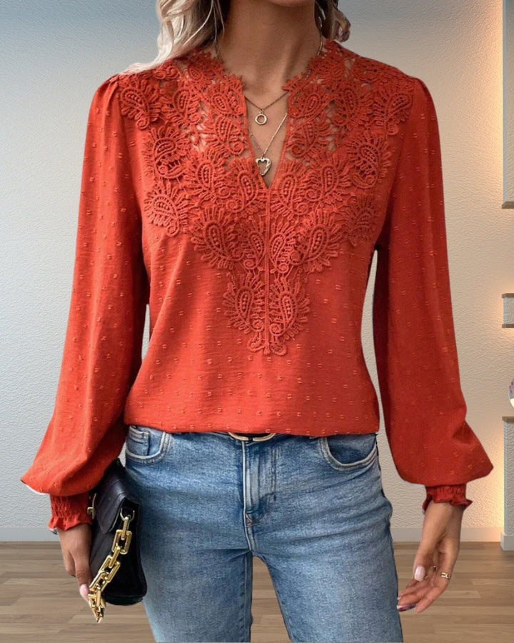 Blondebluse dame med V-udskæring