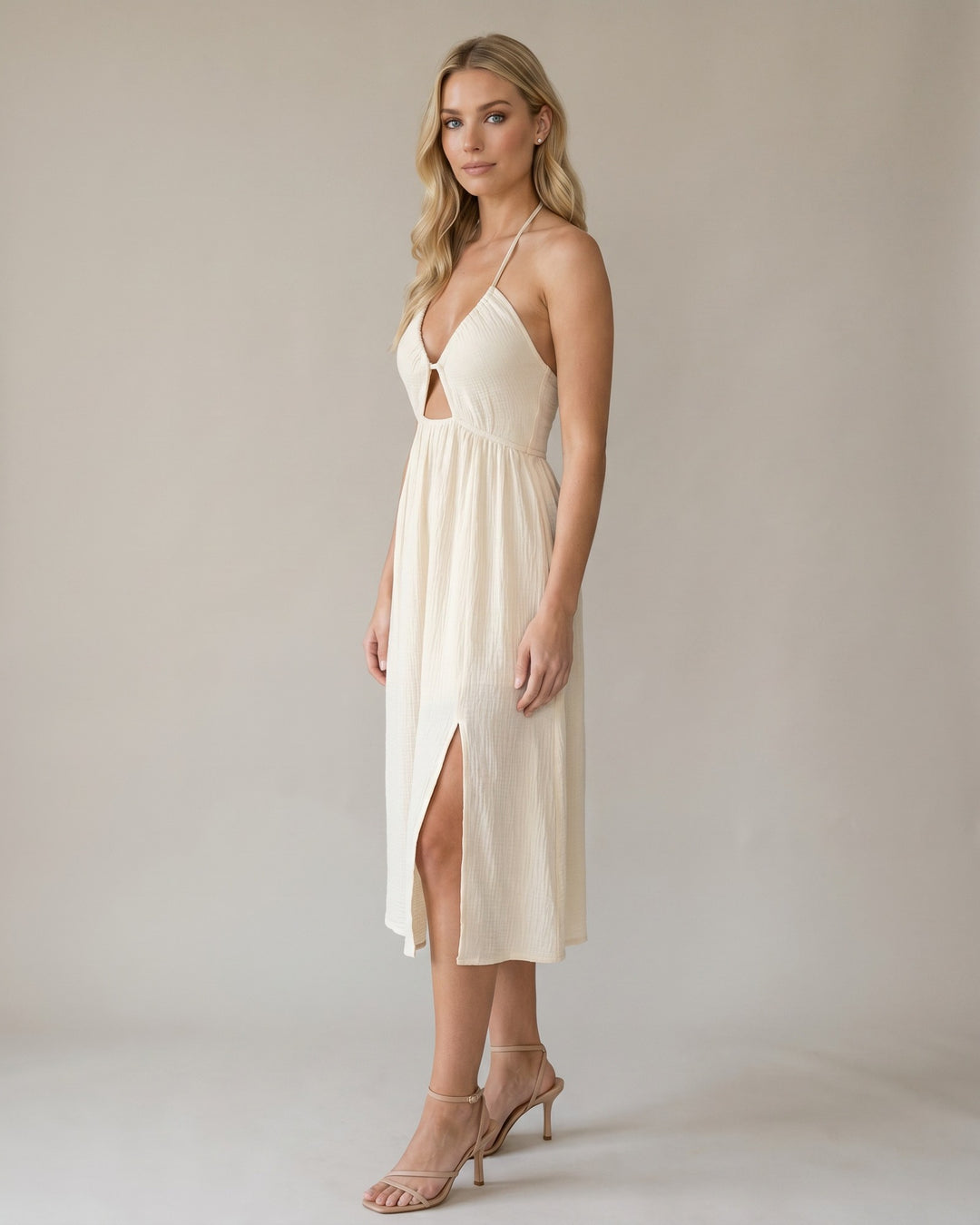 Model i Kvinders Midi Kjole Sort - Creme